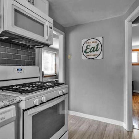 Gorgeous 2 Queen Bedroom Lower Apartment In North Buffalo With Free Driveway Parking 外观 照片