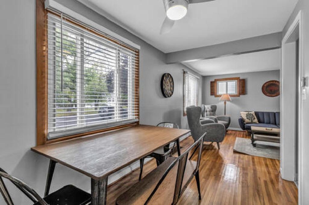 Gorgeous 2 Queen Bedroom Lower Apartment In North Buffalo With Free Driveway Parking 外观 照片